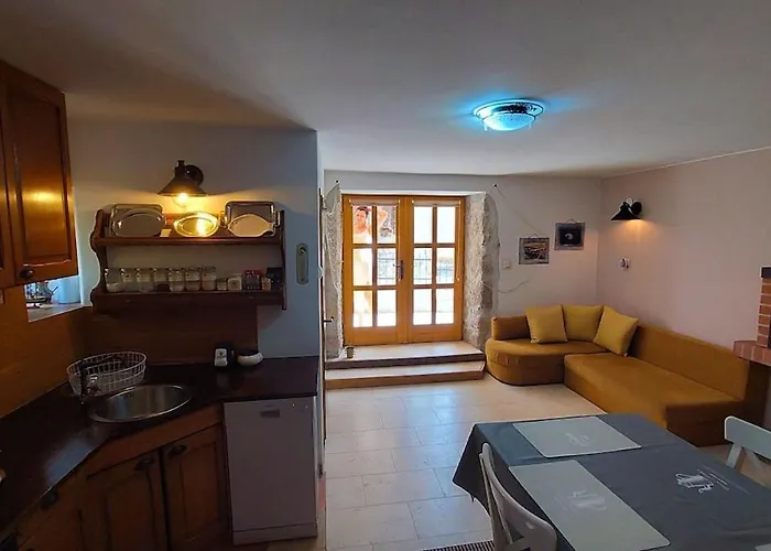 Сasa de vacaciones Stone House With Whirlpool