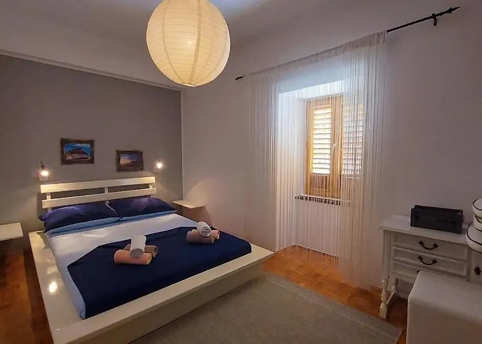 Stone House With Whirlpool Сasa de vacaciones *