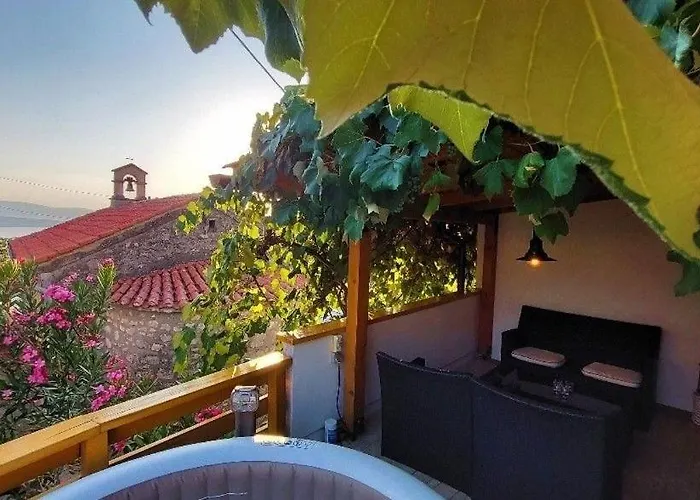 Сasa de vacaciones Stone House With Whirlpool