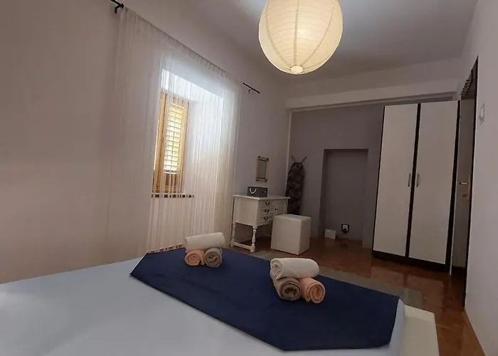 Stone House With Whirlpool Сasa de vacaciones *