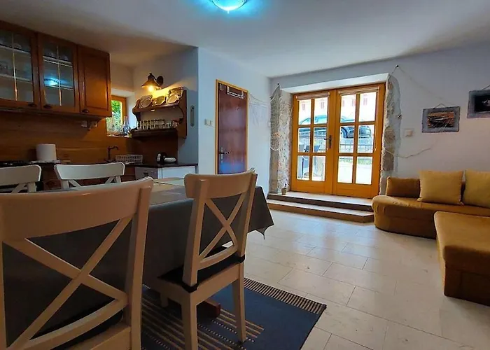 Сasa de vacaciones Stone House With Whirlpool *