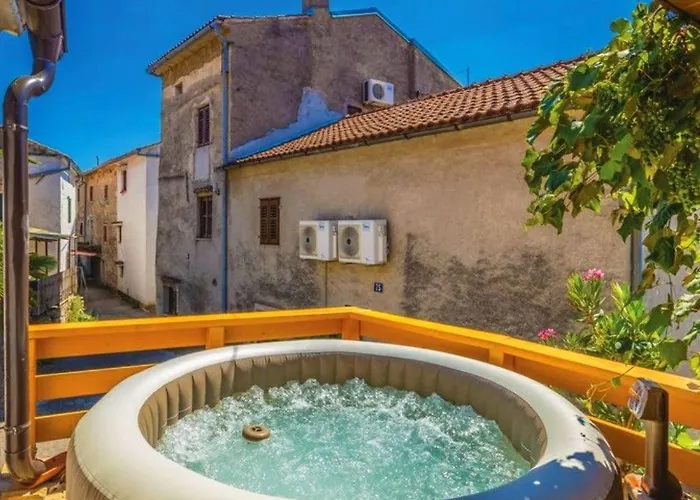 Сasa de vacaciones Stone House With Whirlpool *