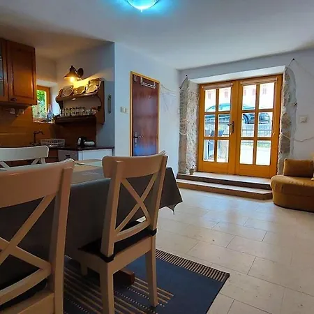 Vikendica Stone House With Whirlpool *
