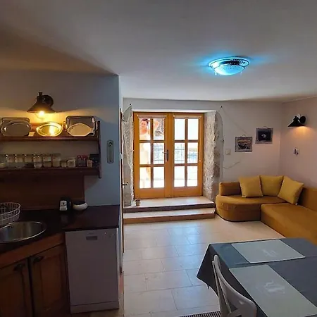 Ferienhaus Stone House With Whirlpool